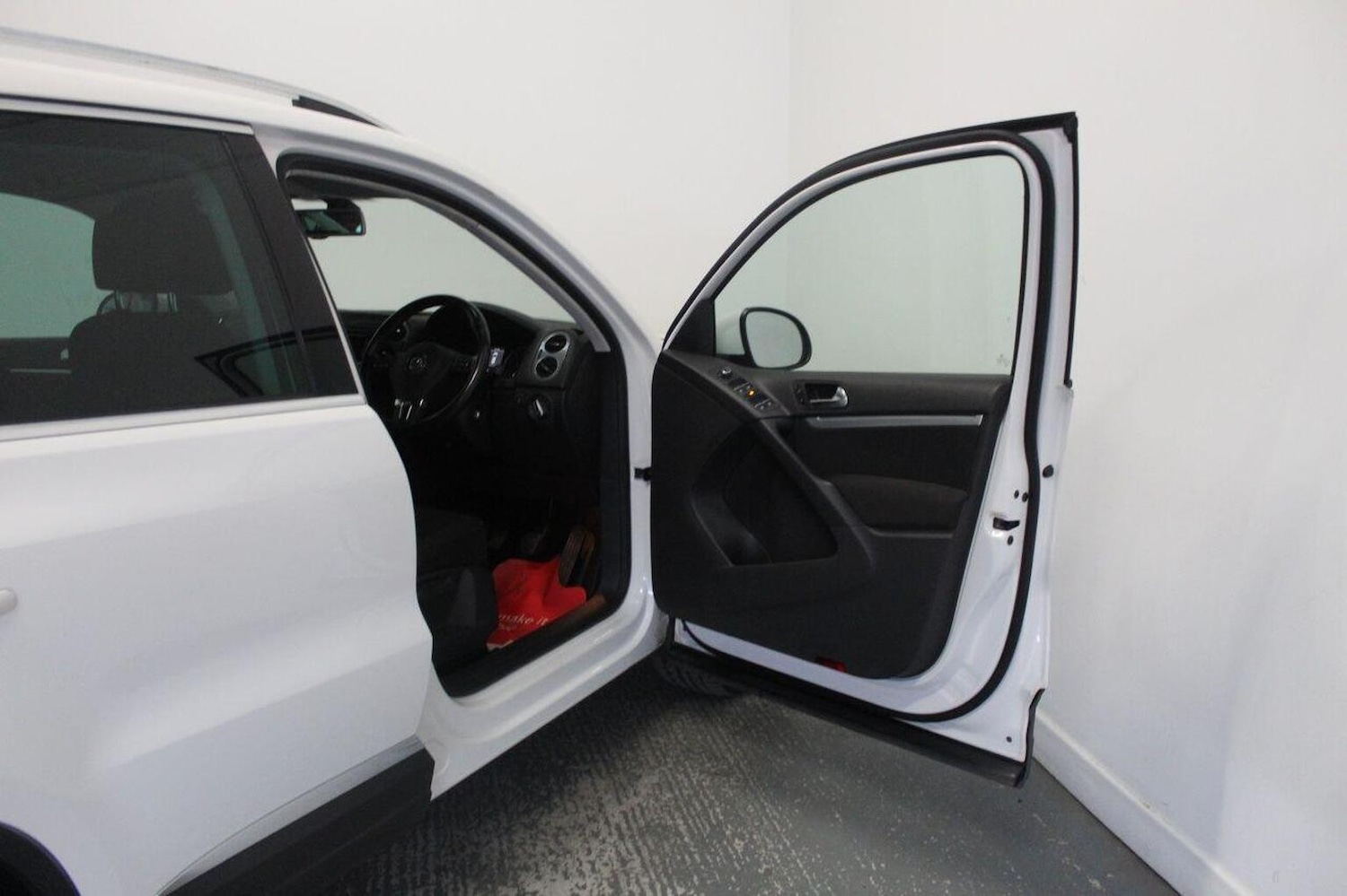 Used Volkswagen Tiguan 2012 for sale - 76098744: Photo 25