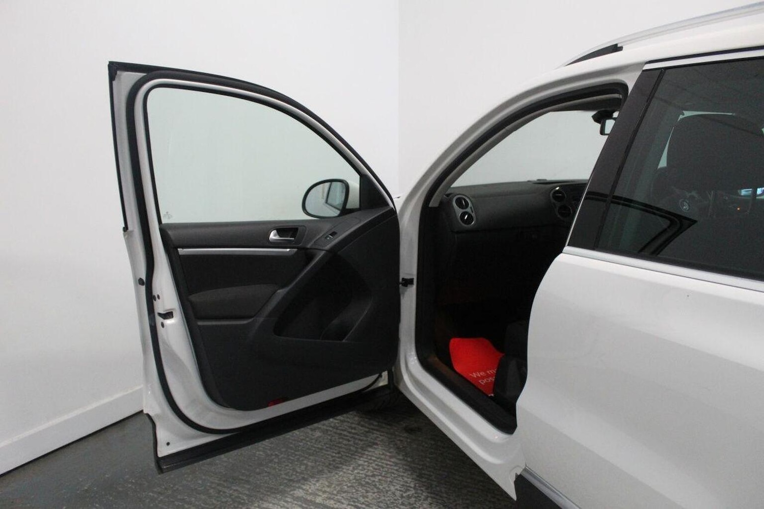 Used Volkswagen Tiguan 2012 for sale - 76098744: Photo 27