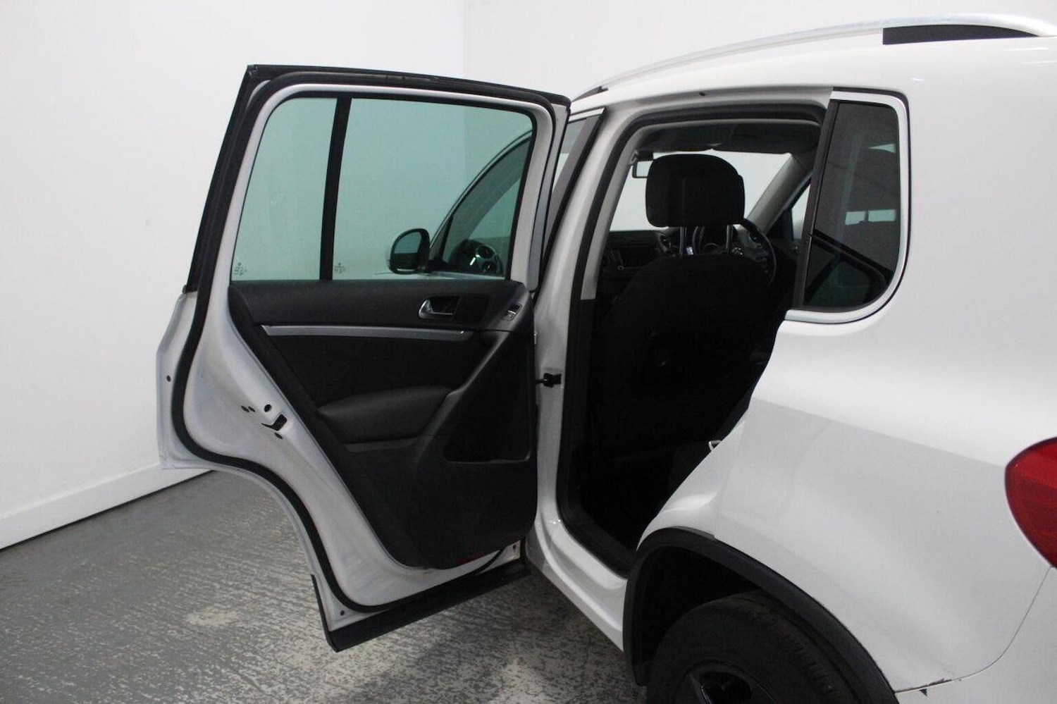 Used Volkswagen Tiguan 2012 for sale - 76098744: Photo 28