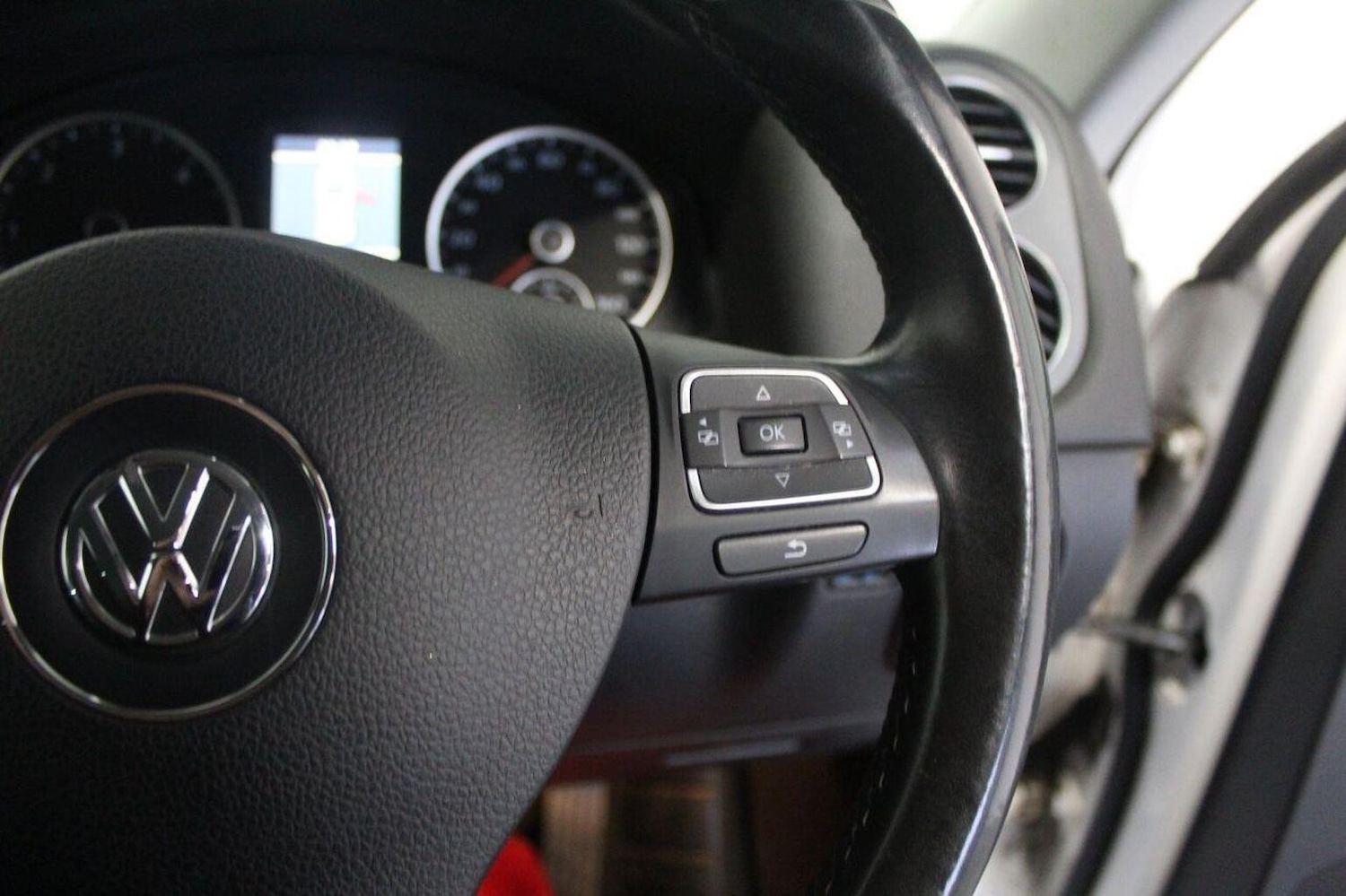 Used Volkswagen Tiguan 2012 for sale - 76098744: Photo 44