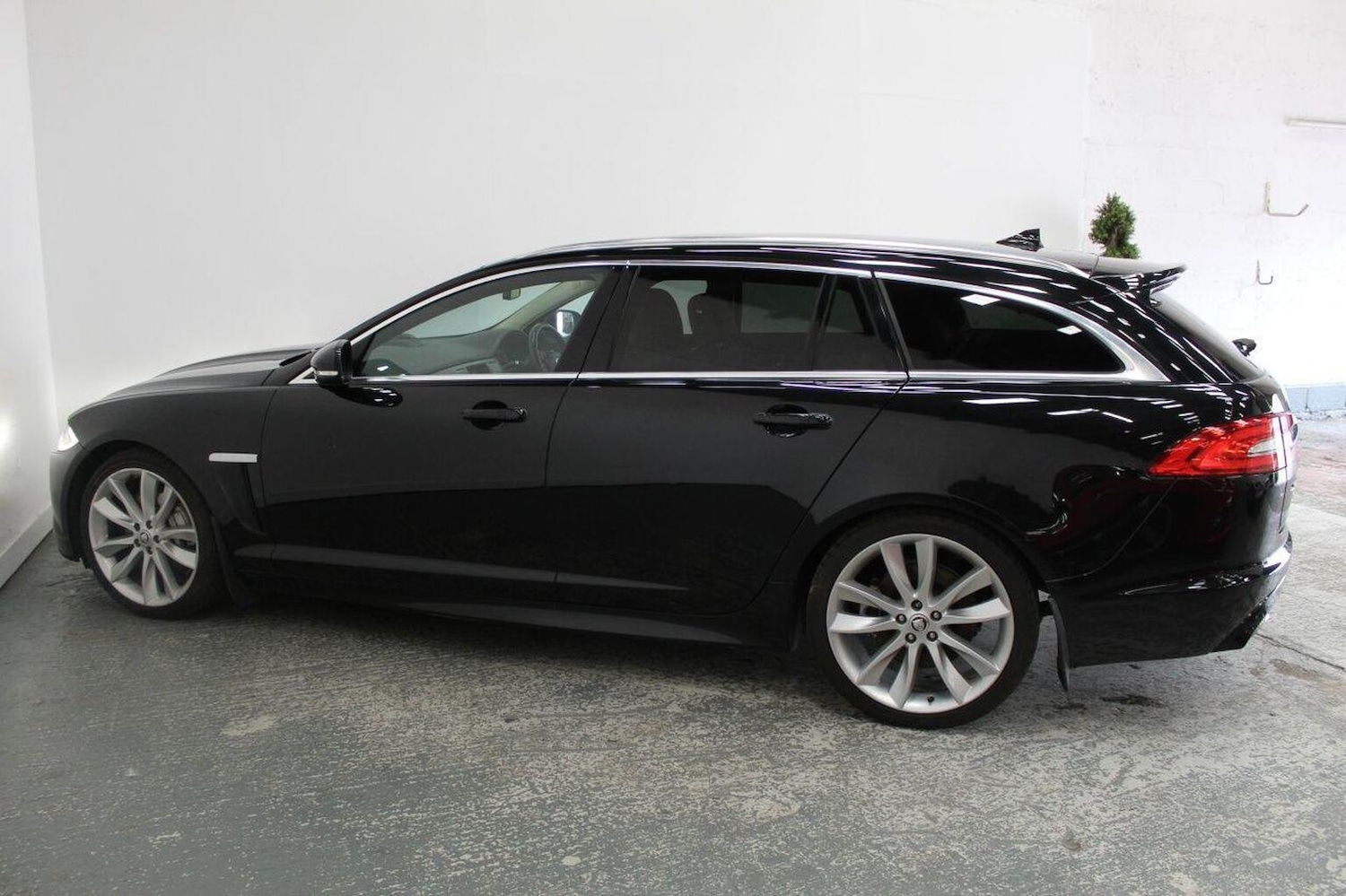 Used Jaguar XF 2013 for sale - 76186596: Photo 10