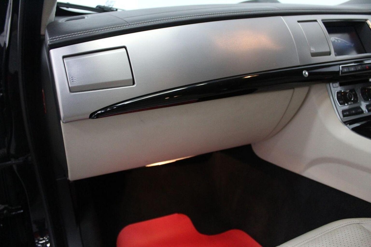 Used Jaguar XF 2013 for sale - 76186596: Photo 32