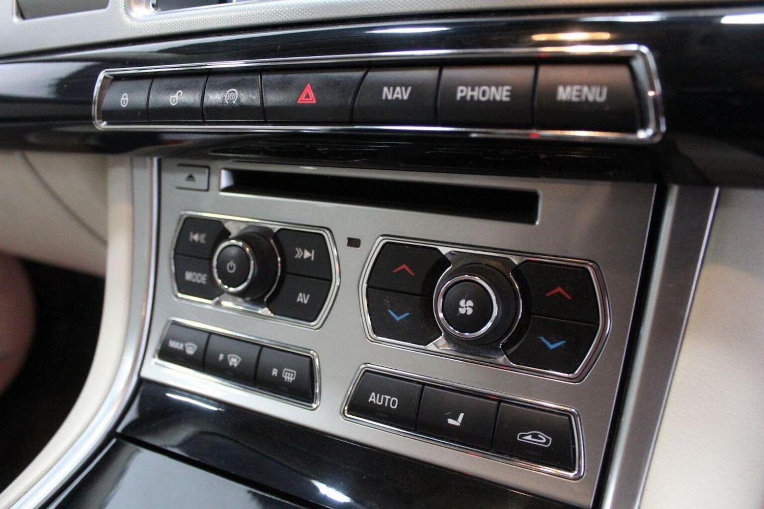 Used Jaguar XF 2013 for sale - 76186596: Photo 44