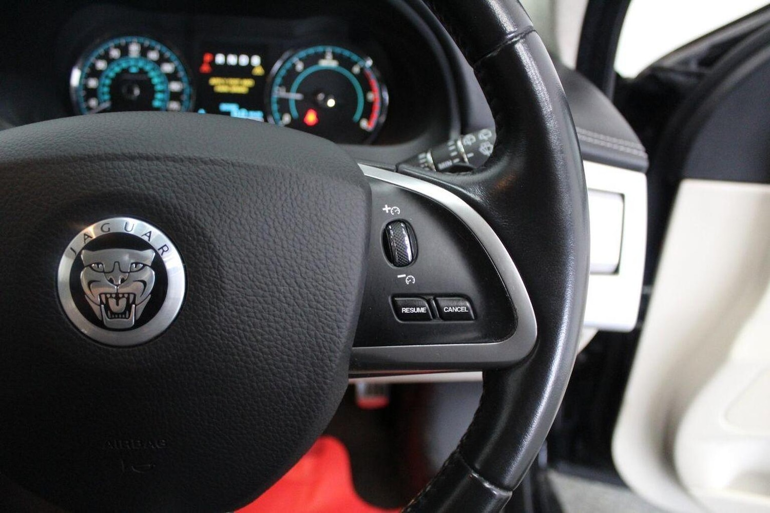 Used Jaguar XF 2013 for sale - 76186596: Photo 50