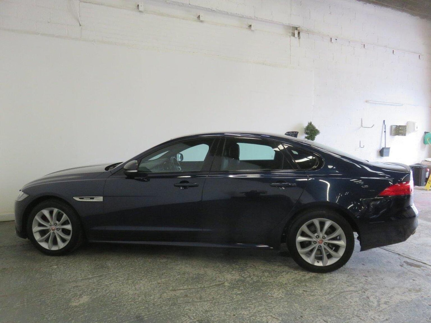 Used Jaguar XF 2017 for sale - 76082757: Photo 10