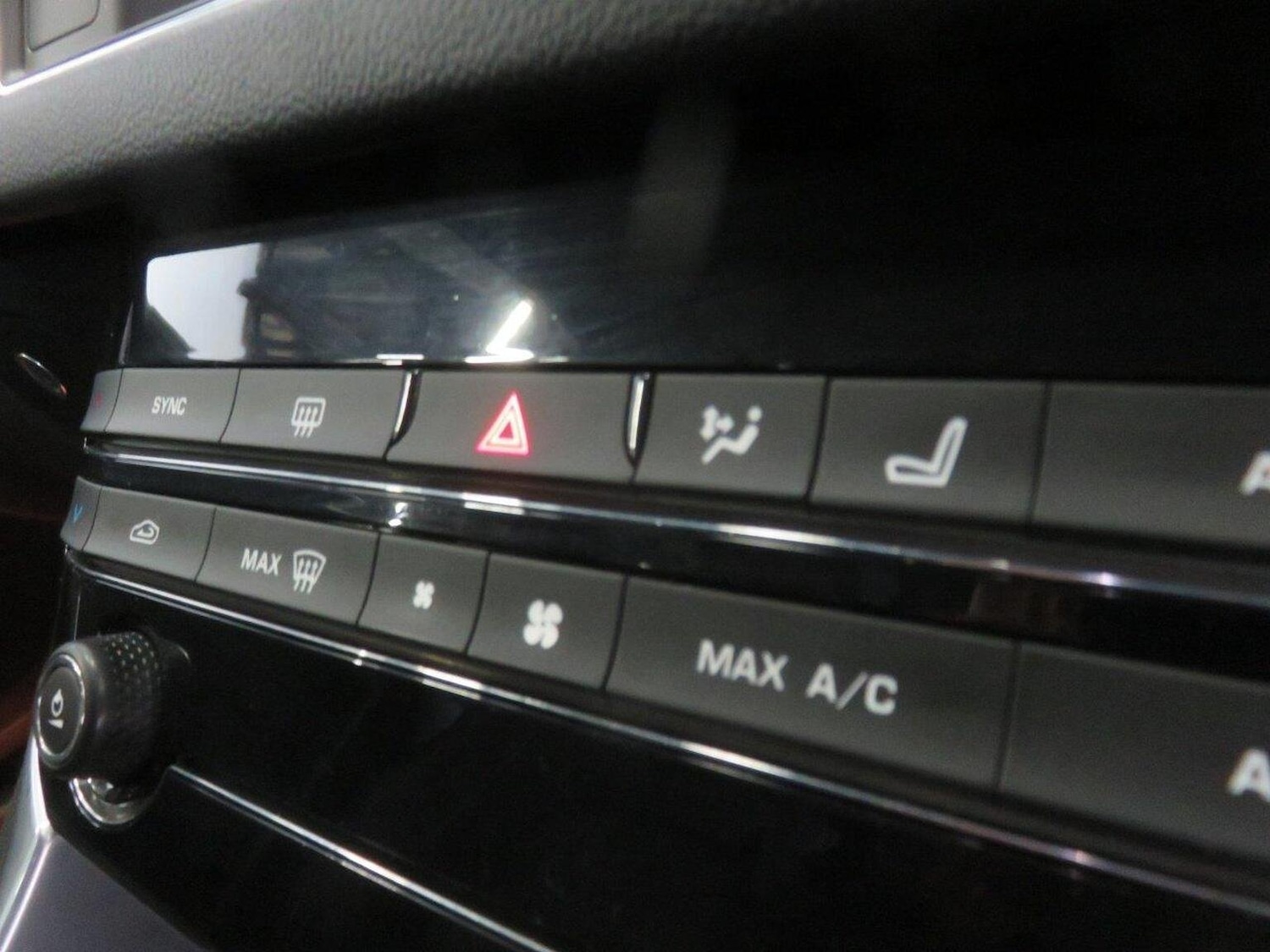 Used Jaguar XF 2017 for sale - 76082757: Photo 40