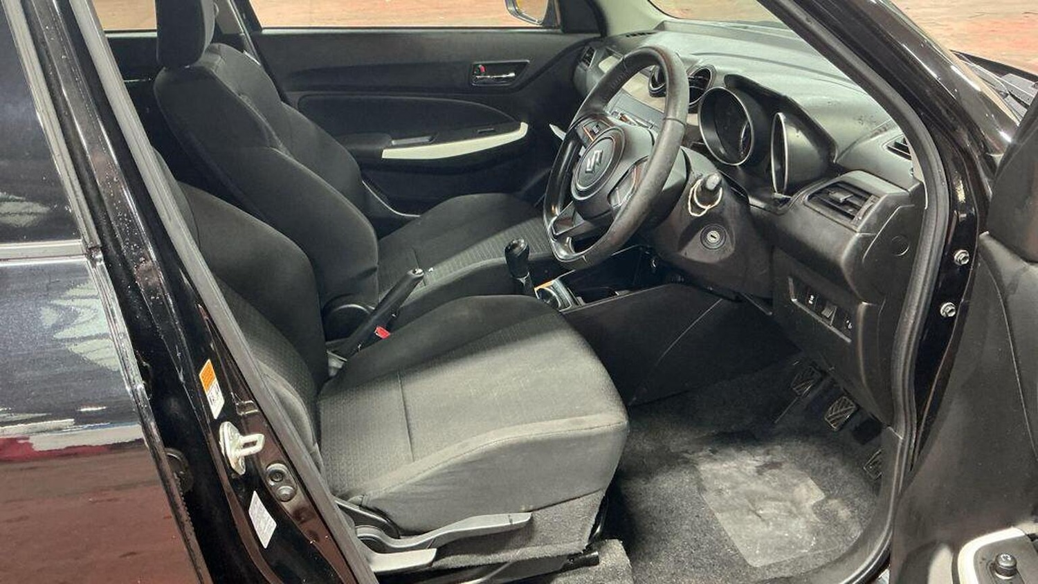 Used Suzuki Swift 2017 for sale - 76380324: Photo 13