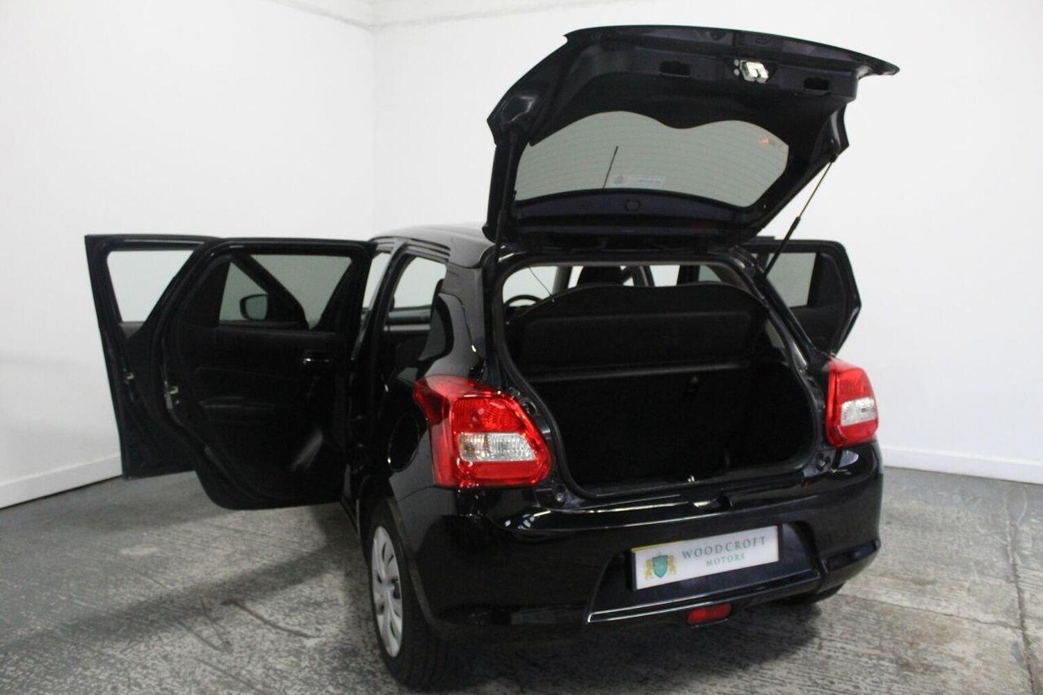 Used Suzuki Swift 2017 for sale - 76380324: Photo 19