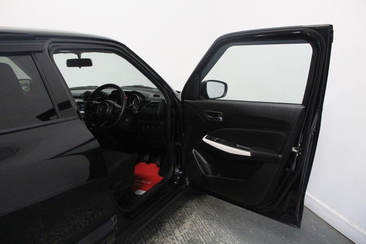 Used Suzuki Swift 2017 for sale - 76380324: Photo 23