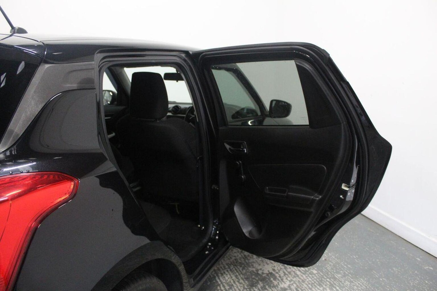 Used Suzuki Swift 2017 for sale - 76380324: Photo 24