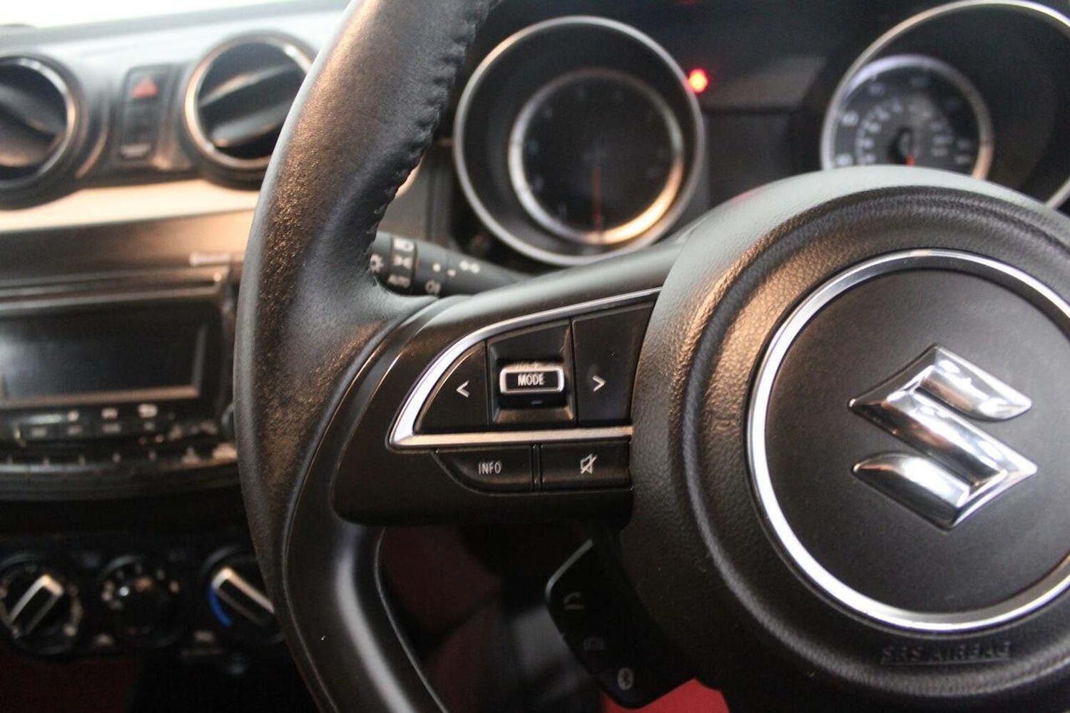 Used Suzuki Swift 2017 for sale - 76380324: Photo 40