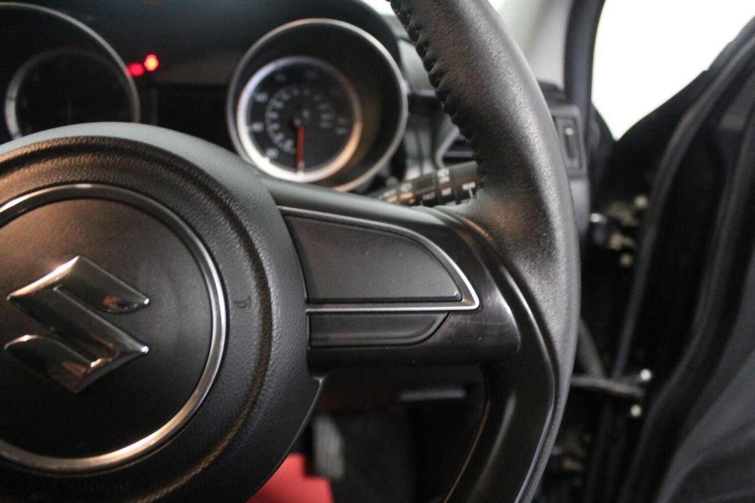 Used Suzuki Swift 2017 for sale - 76380324: Photo 41