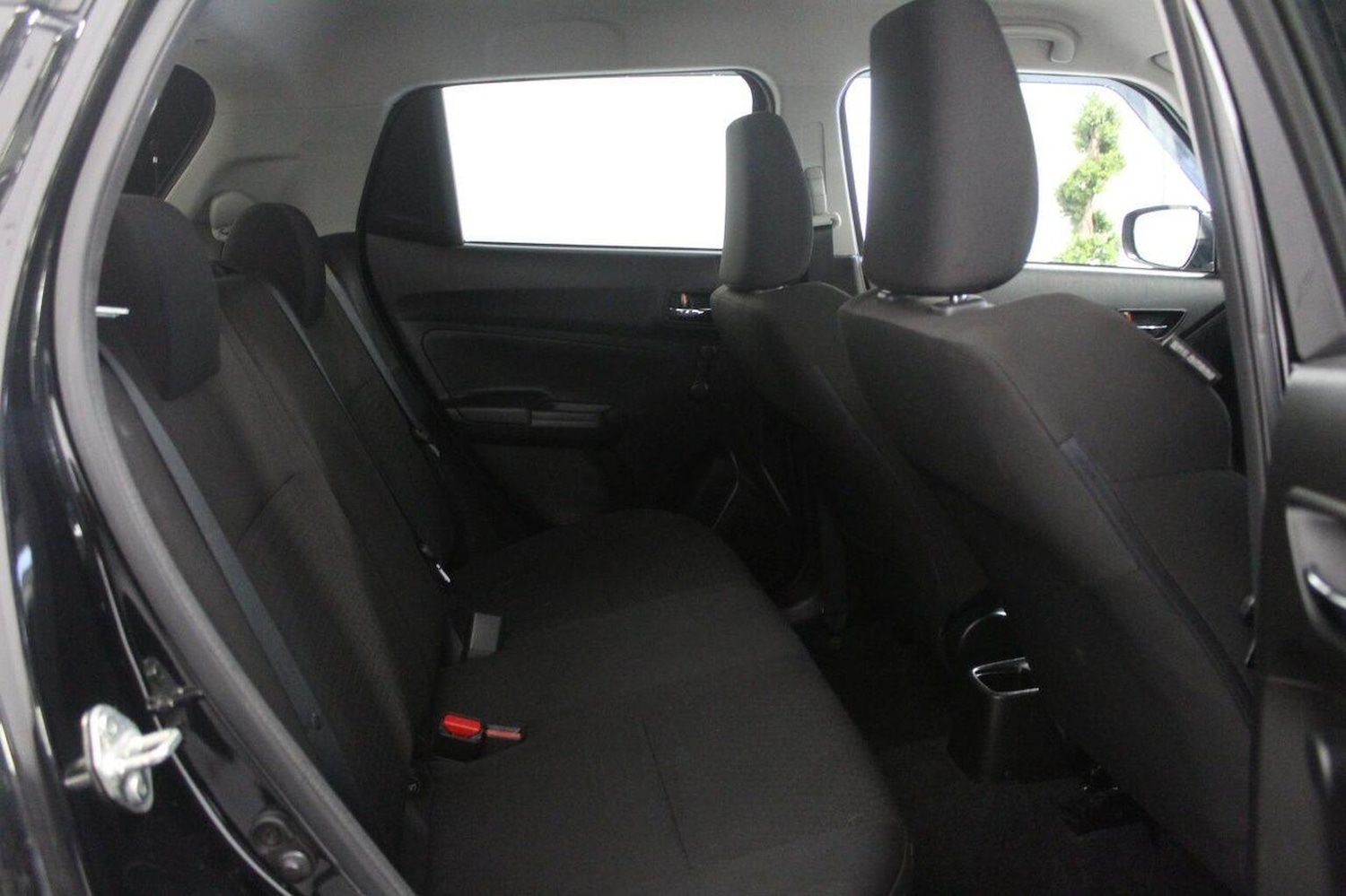 Used Suzuki Swift 2017 for sale - 76380324: Photo 48