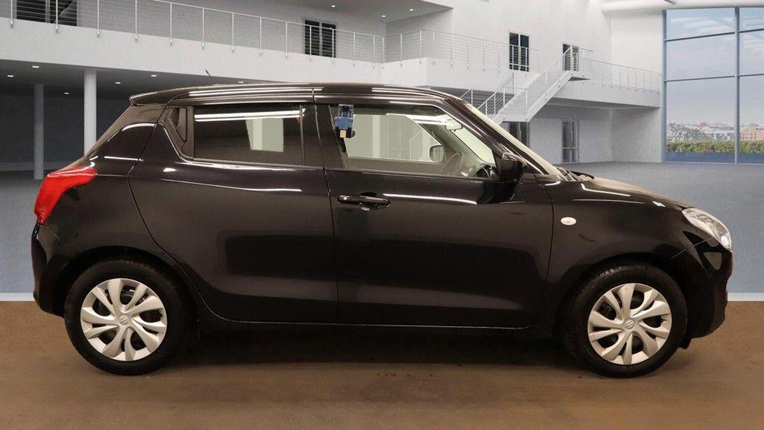 Used Suzuki Swift 2017 for sale - 76380324: Photo 8