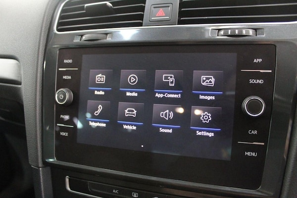 Used Volkswagen Golf 2017 for sale - 75043663: Photo 38