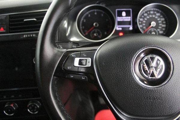 Used Volkswagen Golf 2017 for sale - 75043663: Photo 45