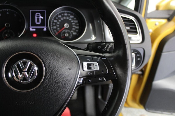 Used Volkswagen Golf 2017 for sale - 75043663: Photo 46