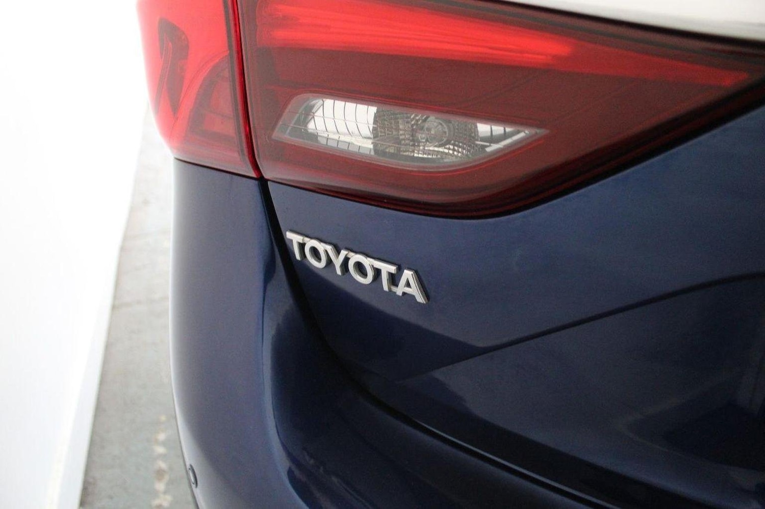 Used Toyota Avensis 2016 for sale - 76098792: Photo 19
