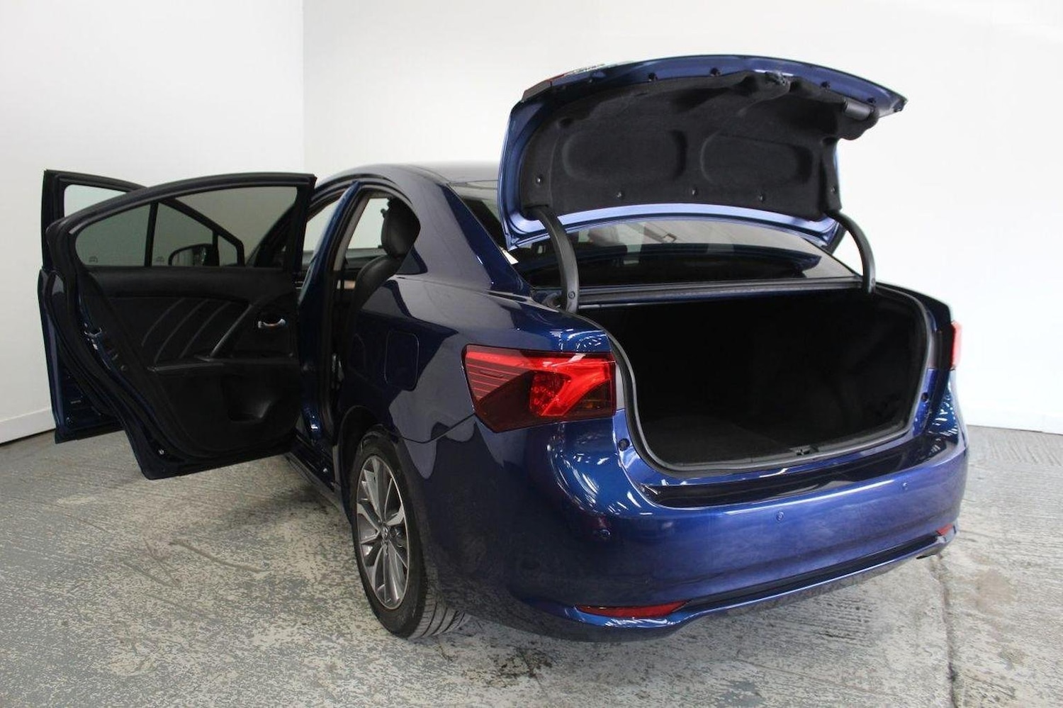 Used Toyota Avensis 2016 for sale - 76098792: Photo 22