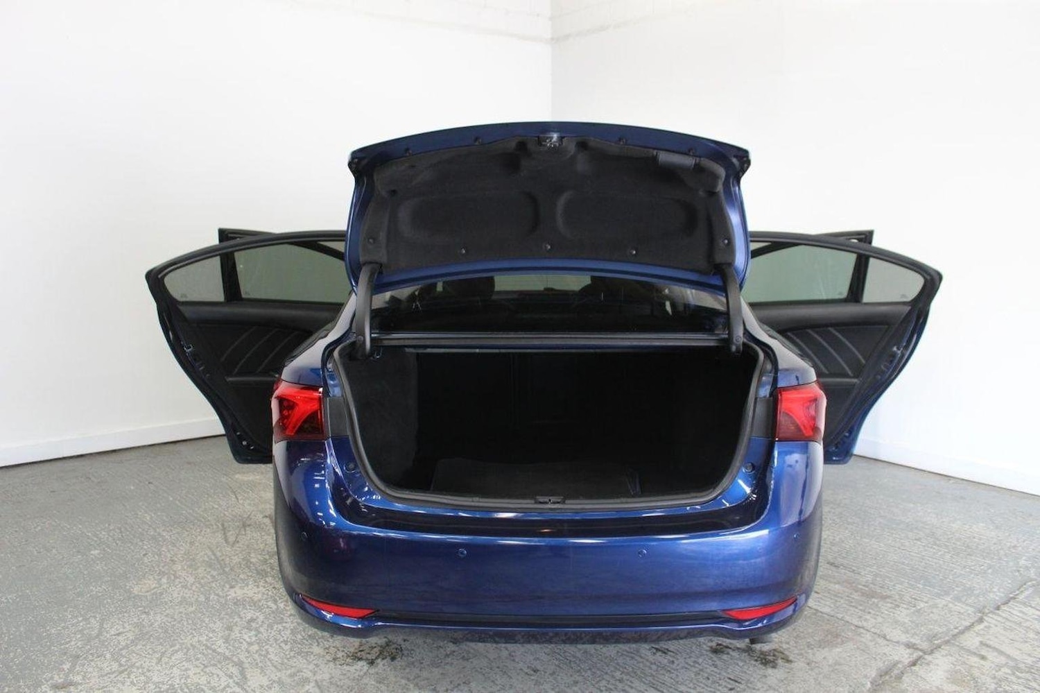 Used Toyota Avensis 2016 for sale - 76098792: Photo 24