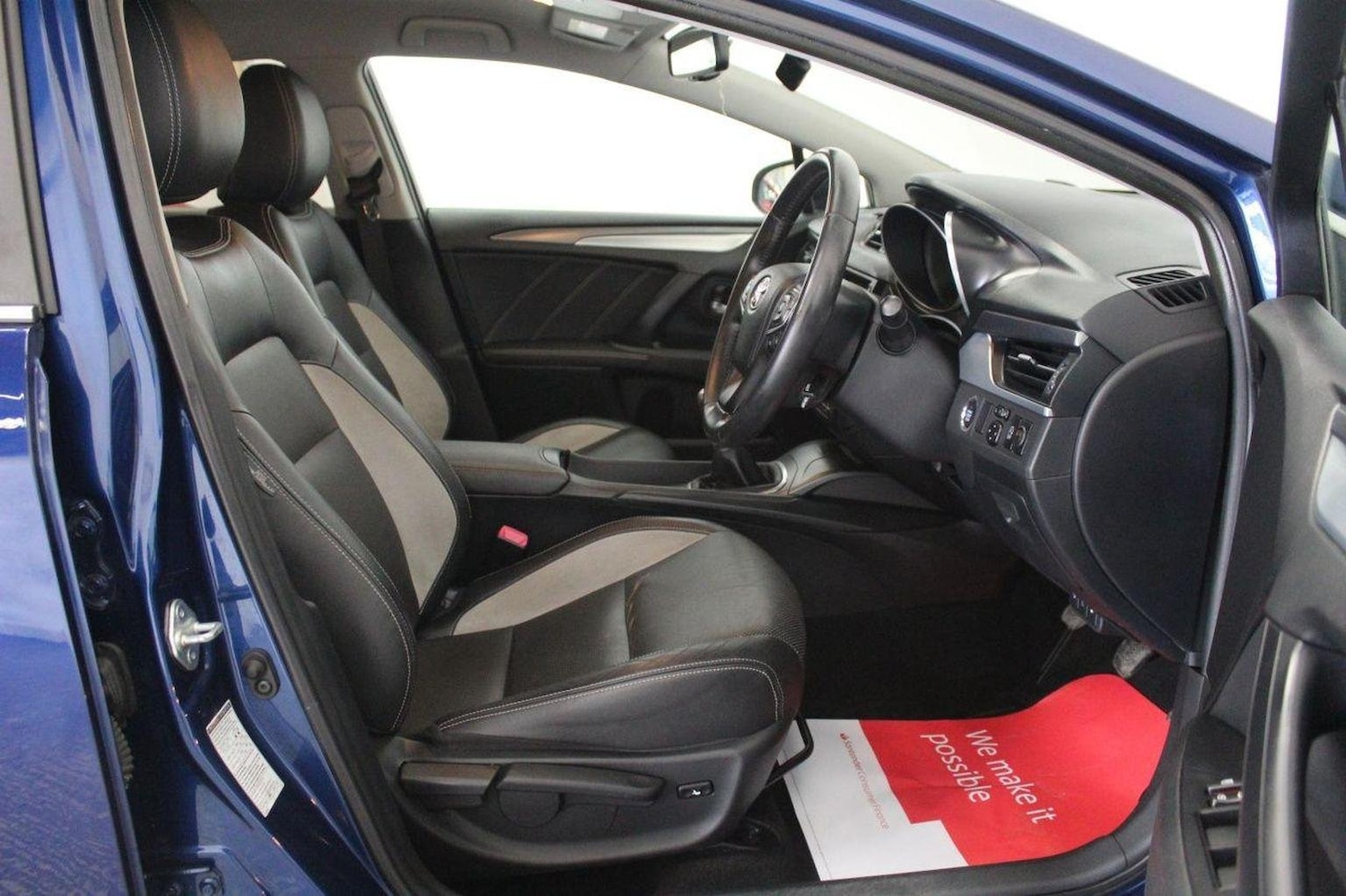 Used Toyota Avensis 2016 for sale - 76098792: Photo 31