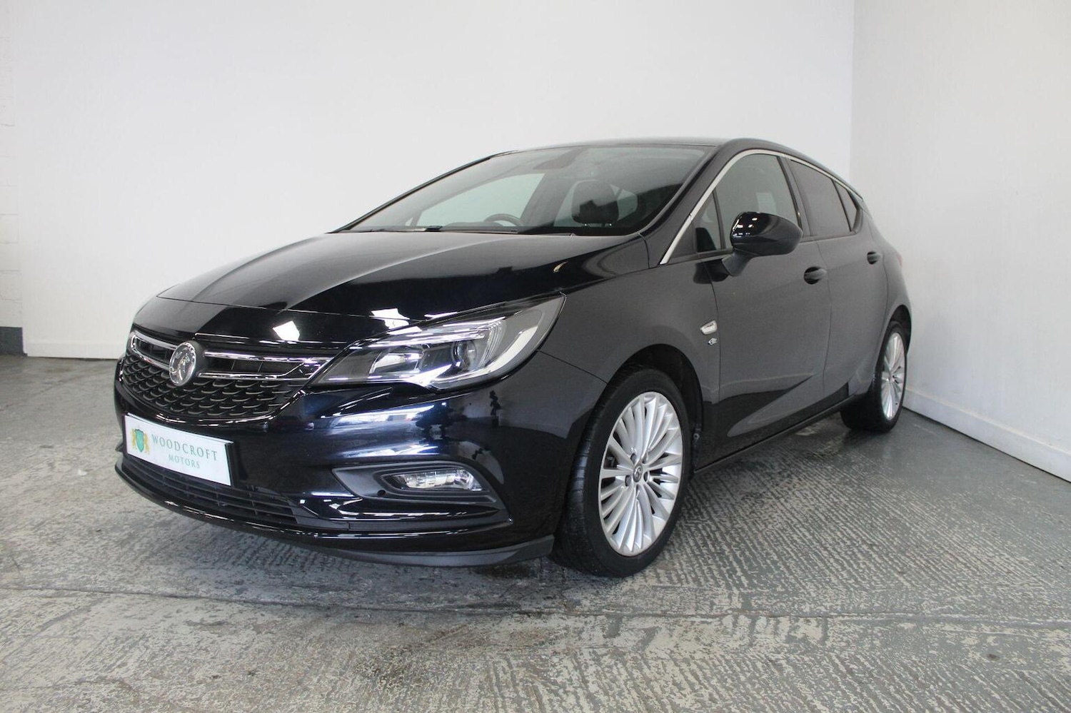 Used Vauxhall Astra 2018 for sale - 76769672: Photo 2