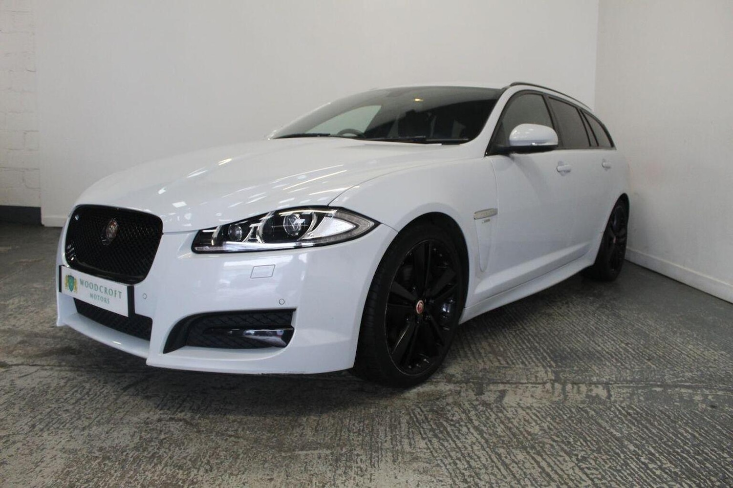 Used Jaguar XF 2015 for sale - 77937898: Photo 2