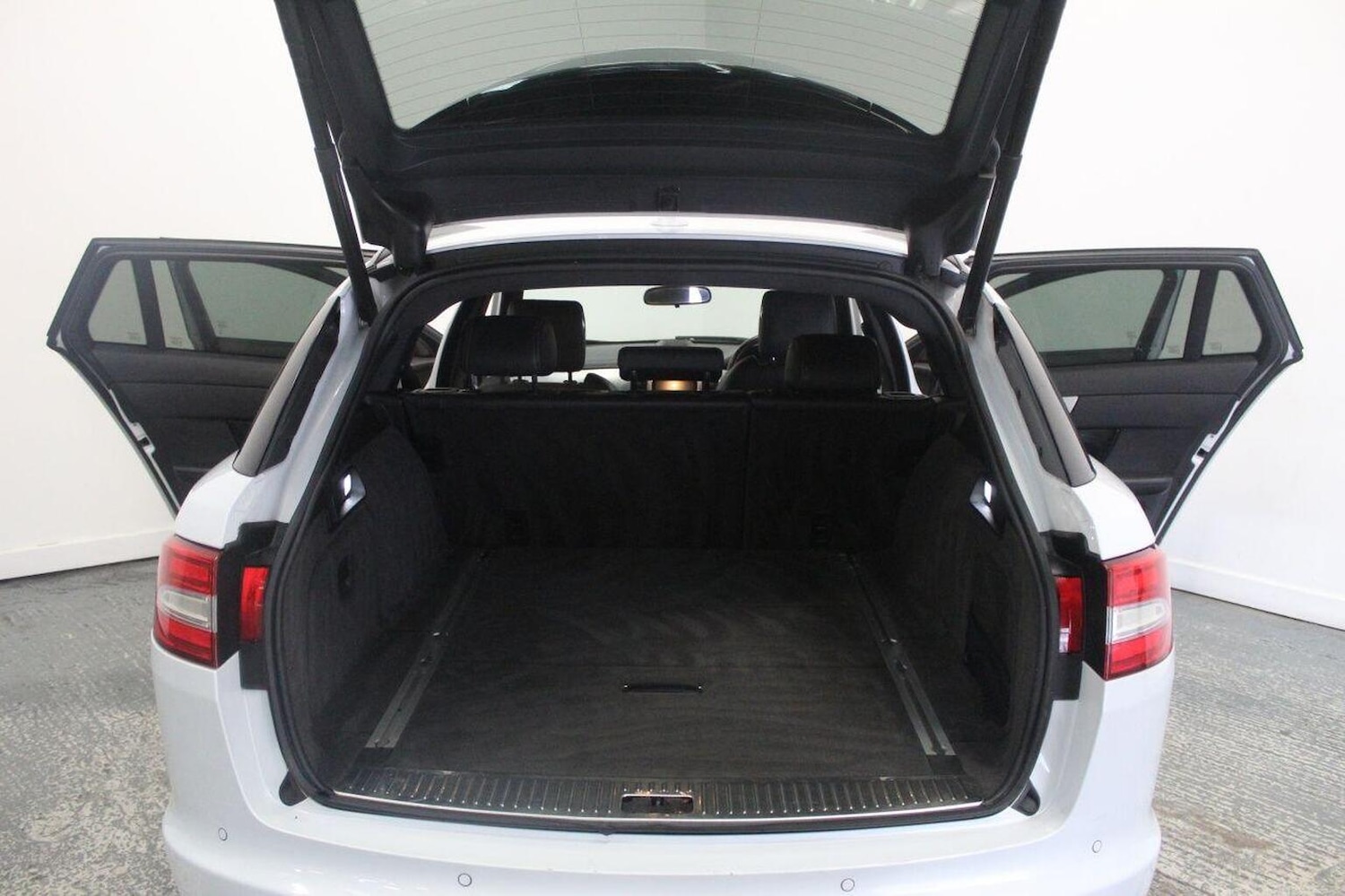 Used Jaguar XF 2015 for sale - 77937898: Photo 23