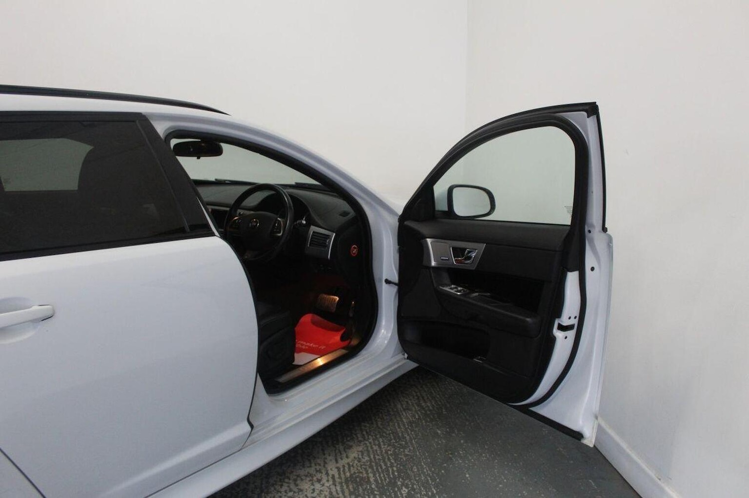 Used Jaguar XF 2015 for sale - 77937898: Photo 25