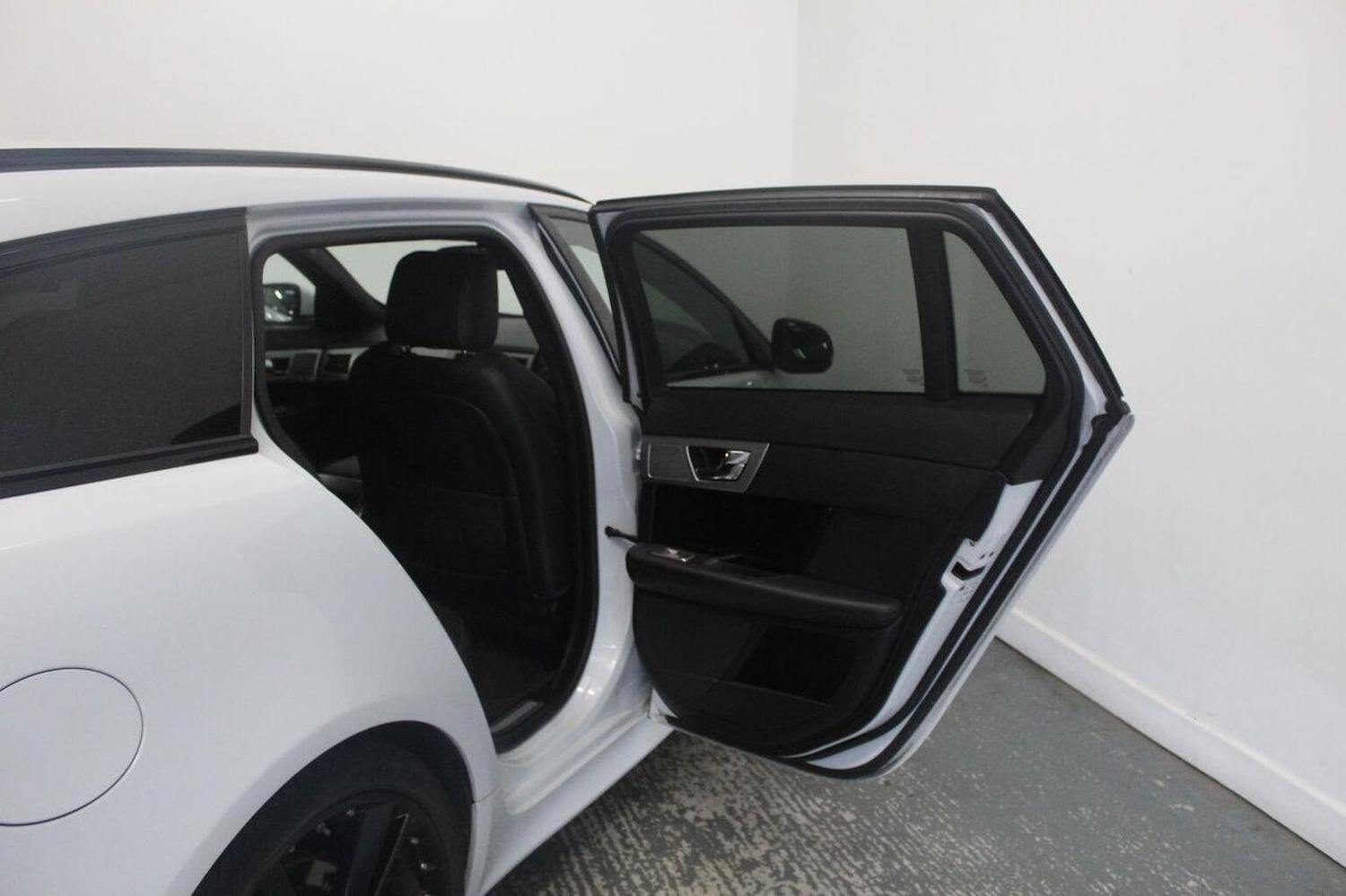 Used Jaguar XF 2015 for sale - 77937898: Photo 26