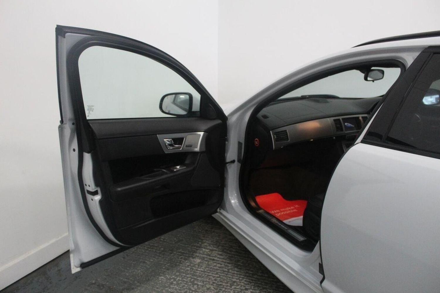 Used Jaguar XF 2015 for sale - 77937898: Photo 27