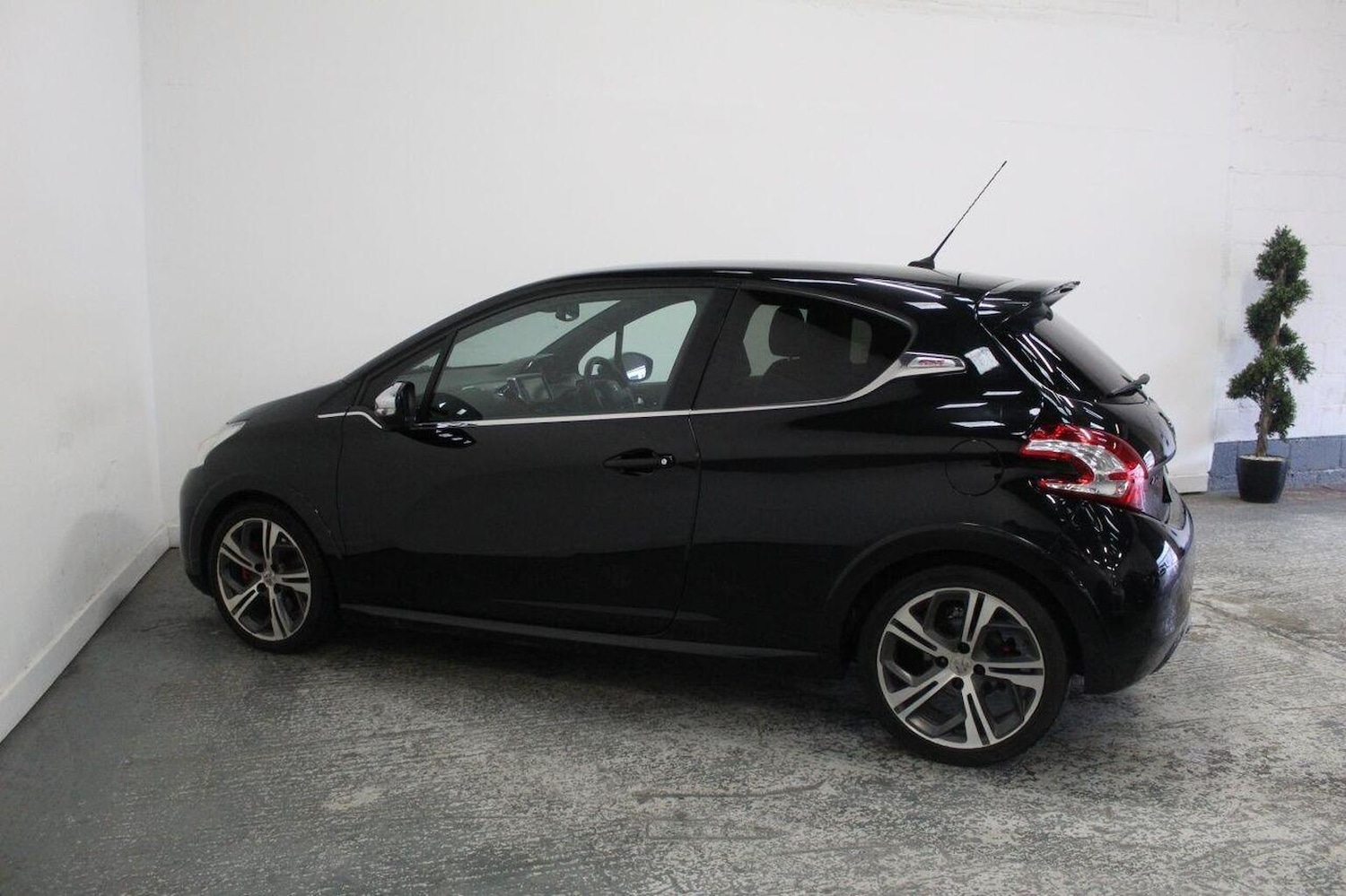 Used Peugeot 208 2013 for sale - 76863776: Photo 10