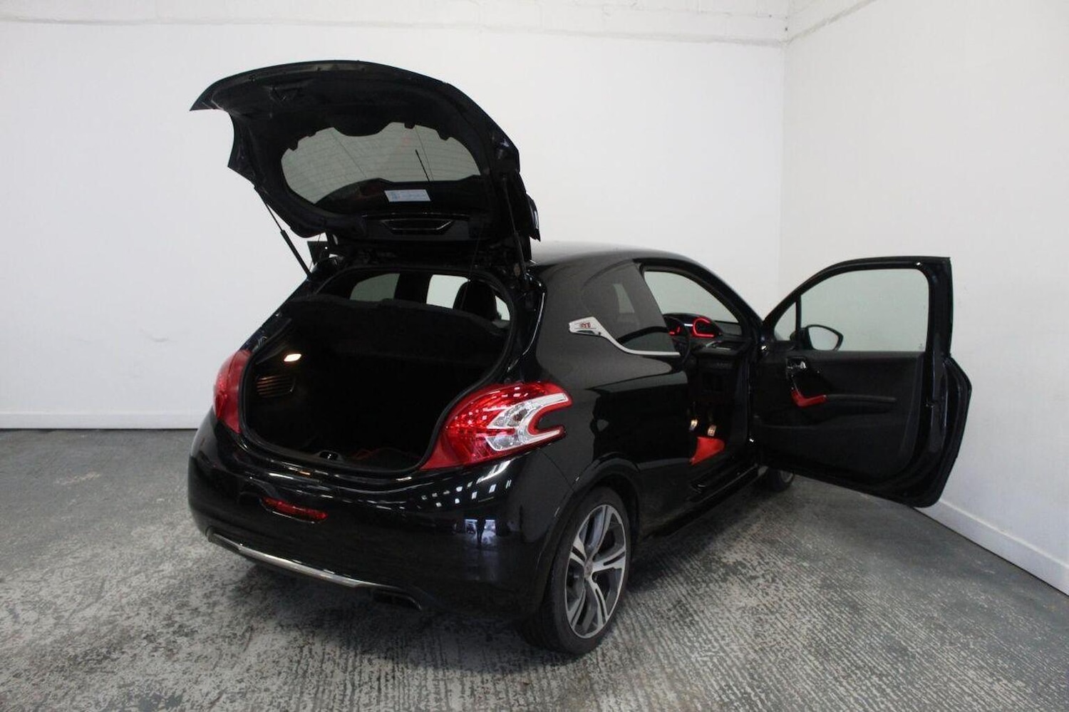 Used Peugeot 208 2013 for sale - 76863776: Photo 21