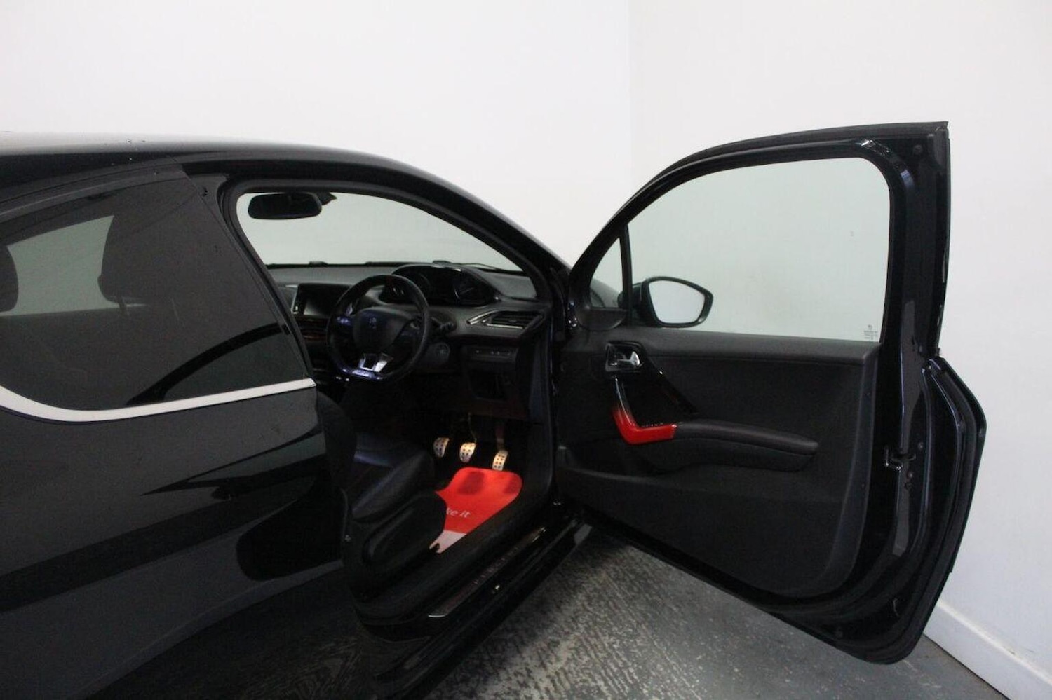 Used Peugeot 208 2013 for sale - 76863776: Photo 24