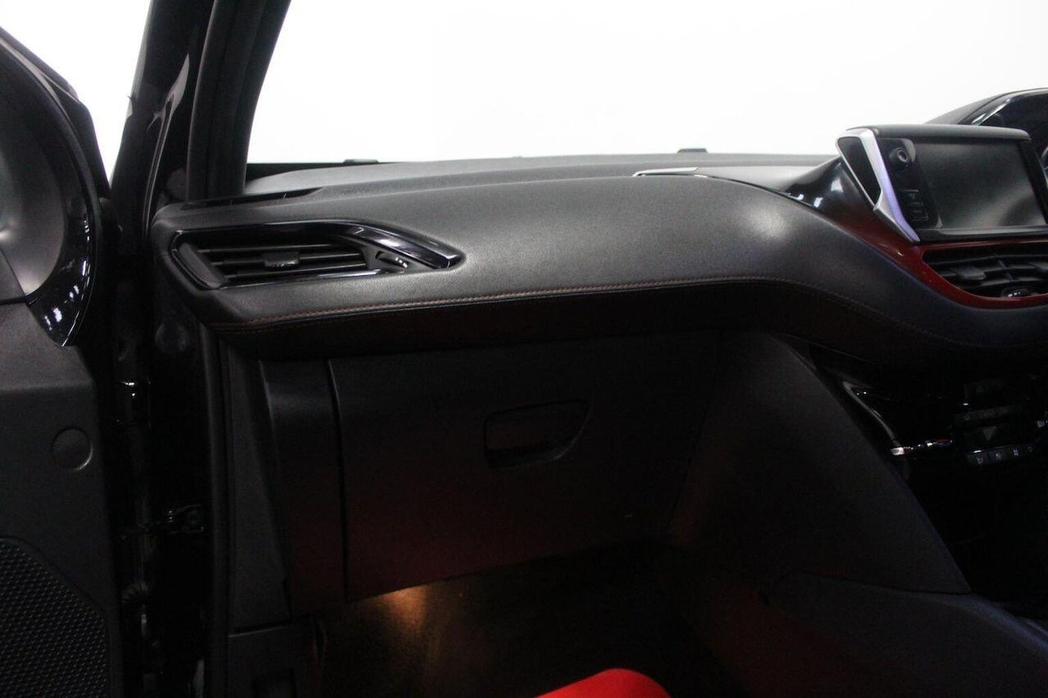 Used Peugeot 208 2013 for sale - 76863776: Photo 28