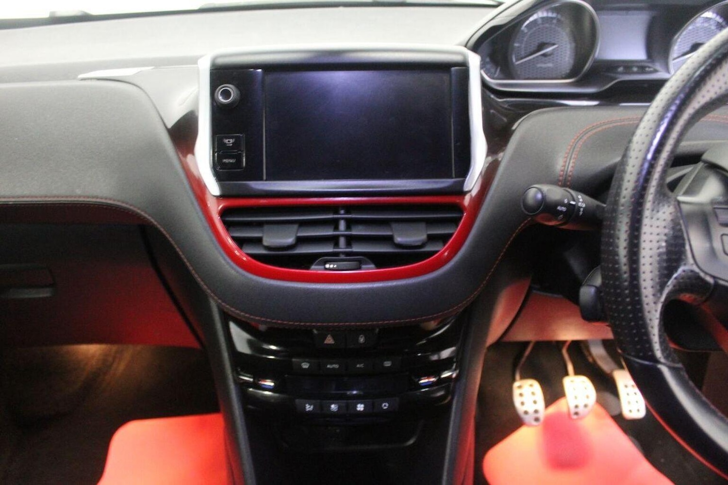 Used Peugeot 208 2013 for sale - 76863776: Photo 30