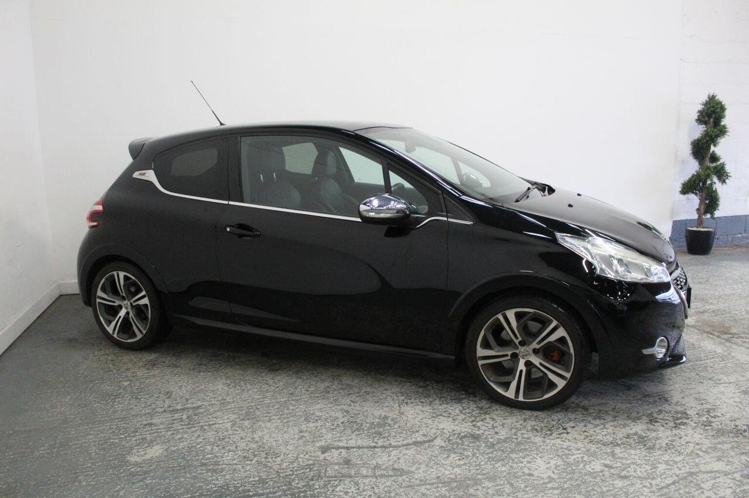 Used Peugeot 208 2013 for sale - 76863776: Photo 4