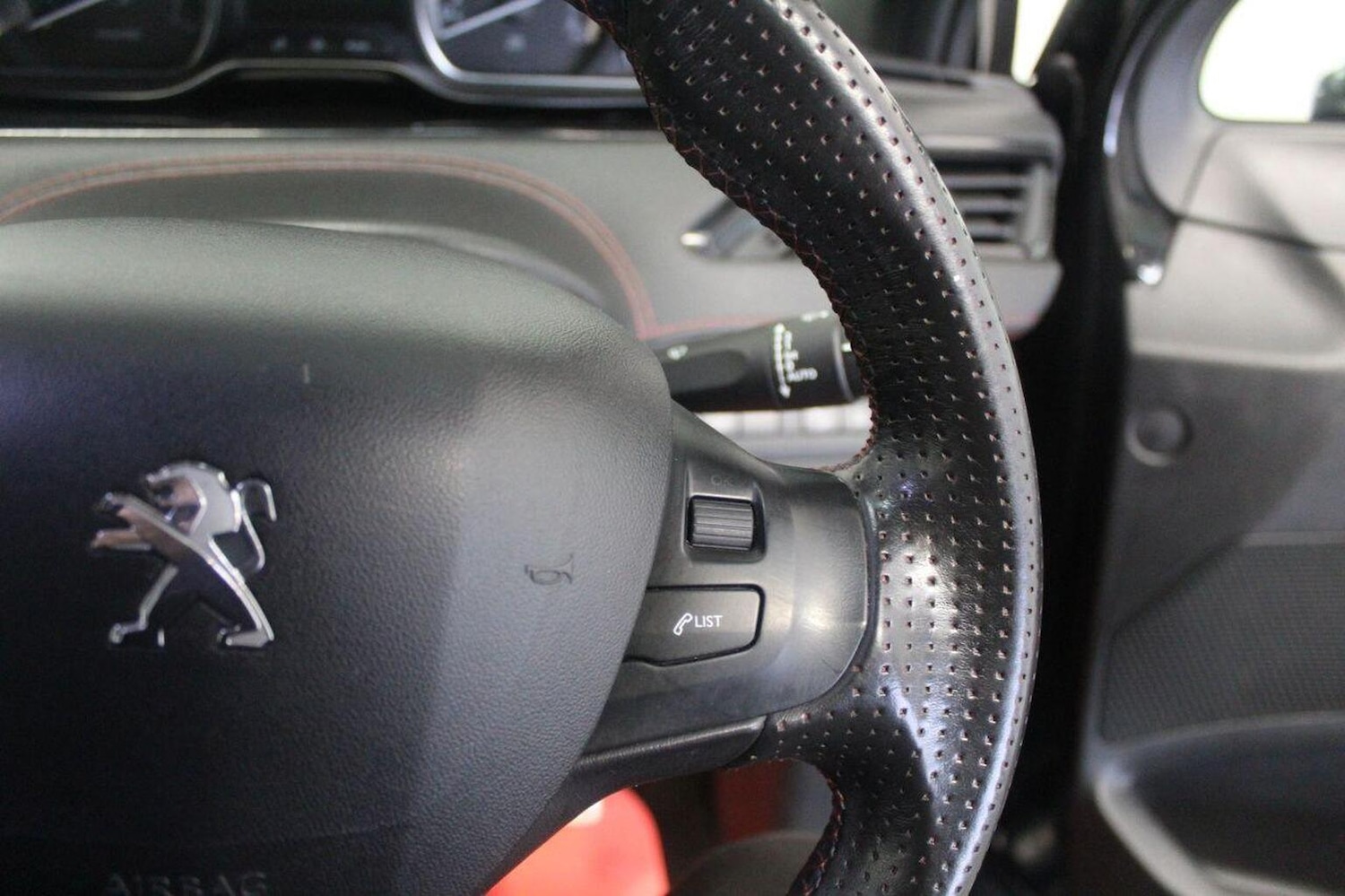 Used Peugeot 208 2013 for sale - 76863776: Photo 43