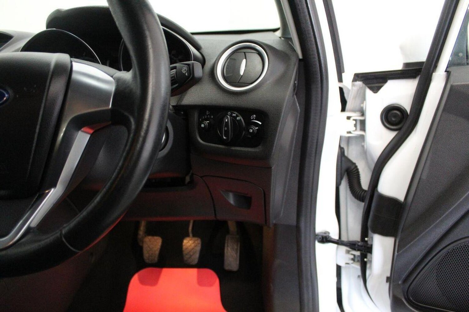 Used Ford Fiesta 2015 for sale - 76793679: Photo 47