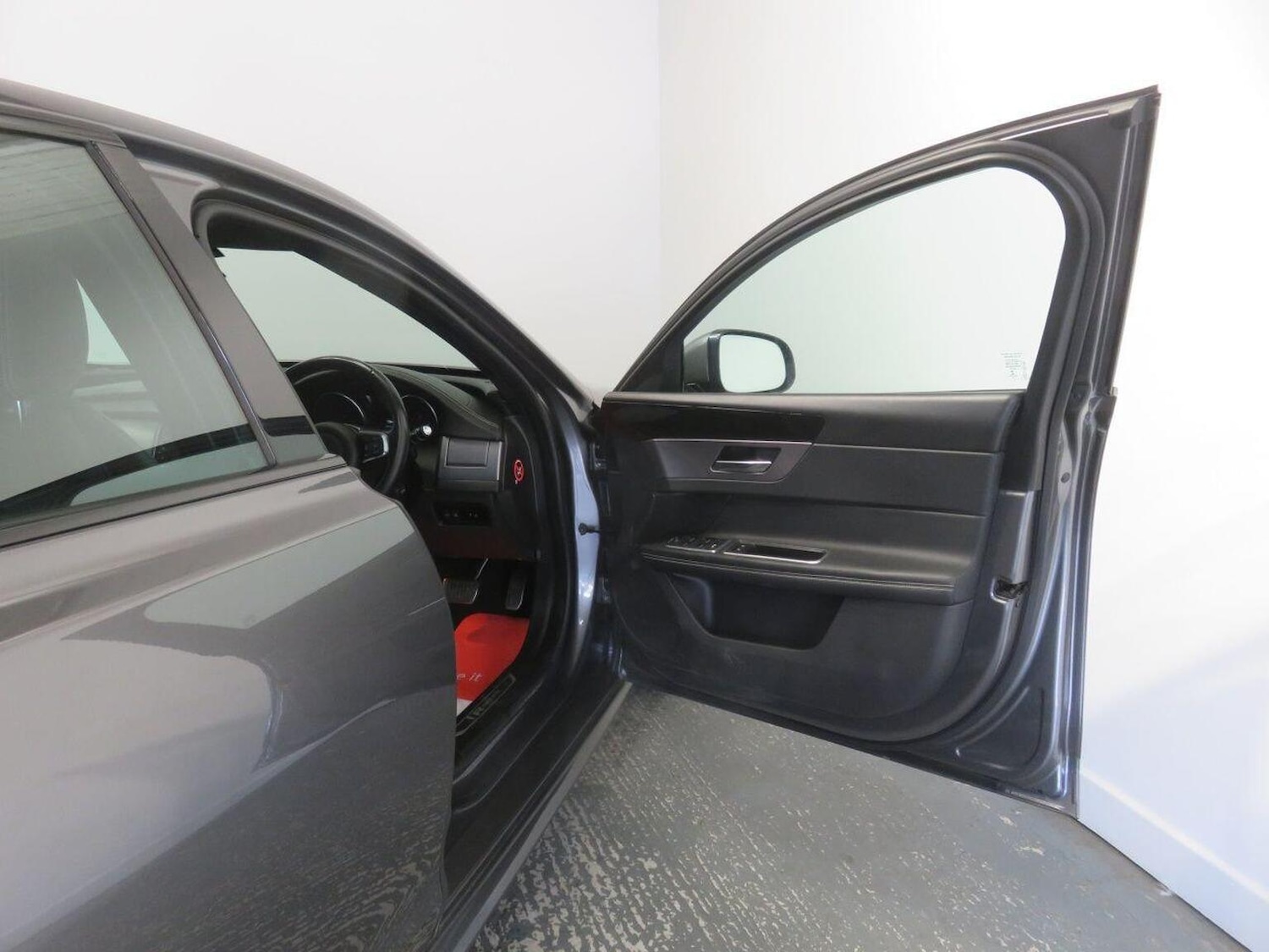 Used Jaguar XF 2015 for sale - 76257681: Photo 24