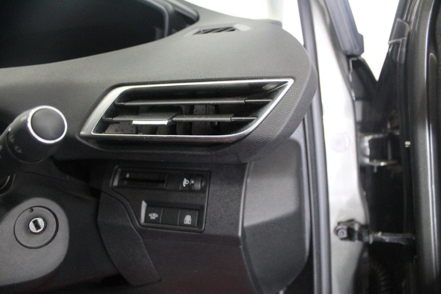 Used Peugeot 3008 2017 for sale - 78213563: Photo 44