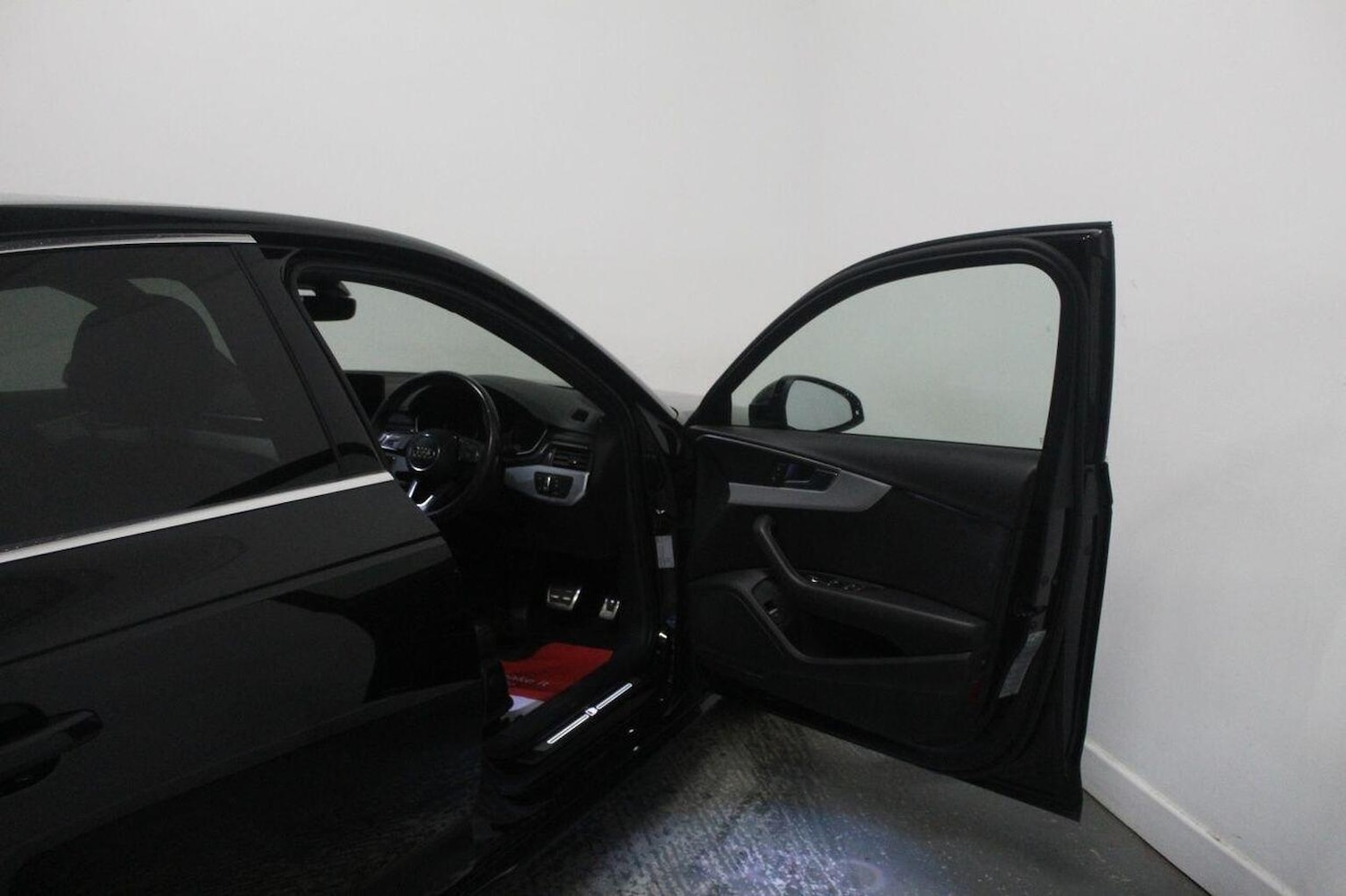 Used Audi A4 2017 for sale - 77201308: Photo 25