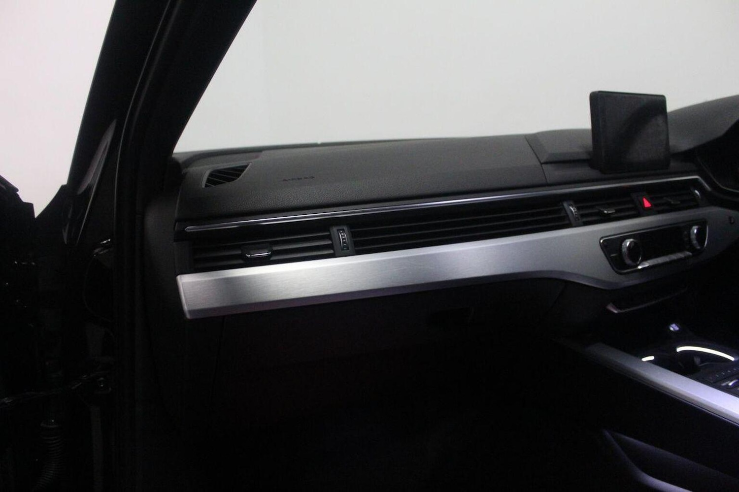 Used Audi A4 2017 for sale - 77201308: Photo 31