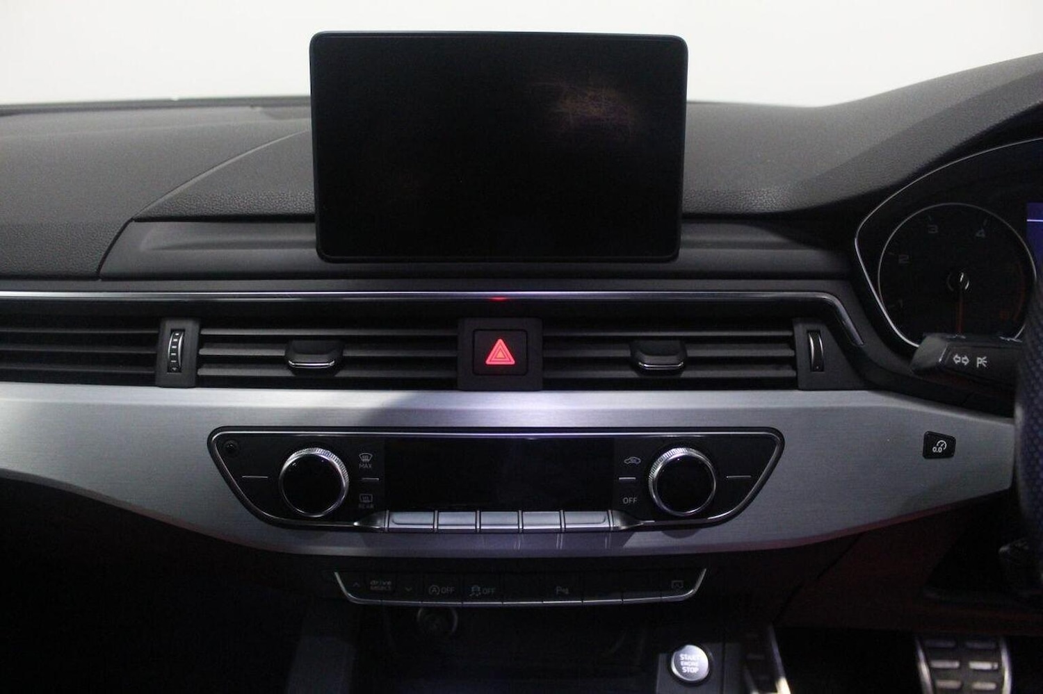 Used Audi A4 2017 for sale - 77201308: Photo 33