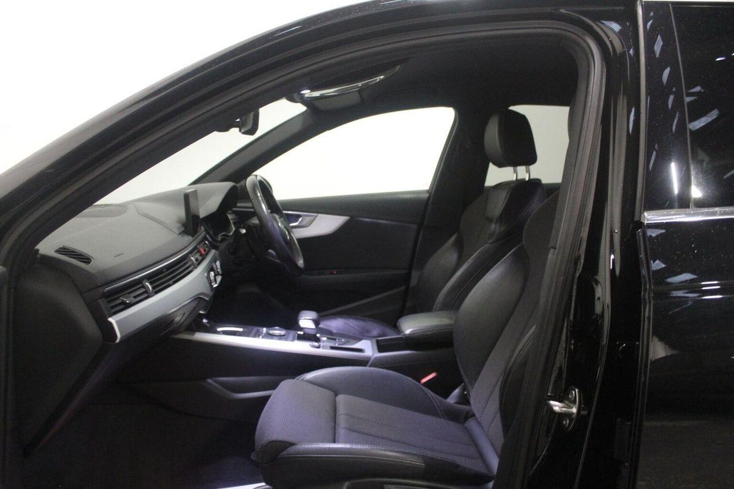 Used Audi A4 2017 for sale - 77201308: Photo 52