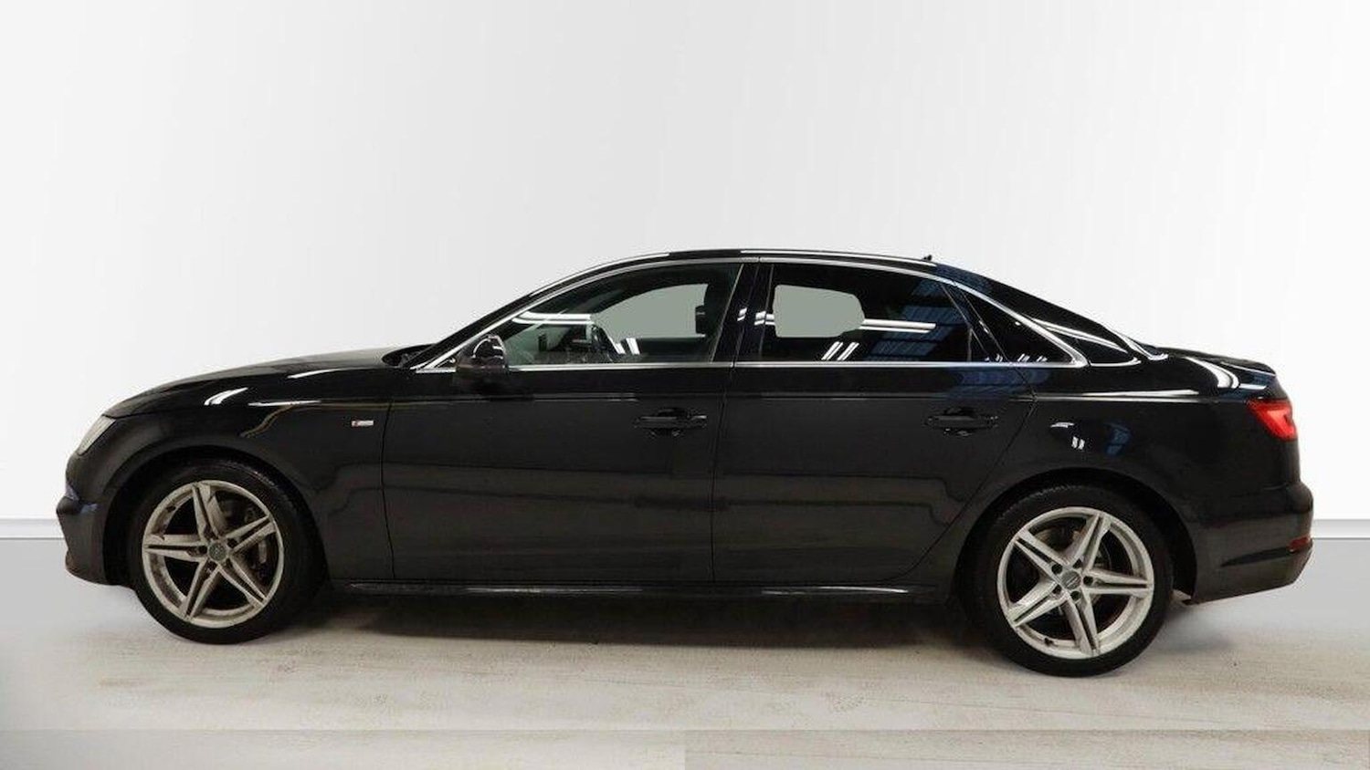 Used Audi A4 2017 for sale - 77201308: Photo 8