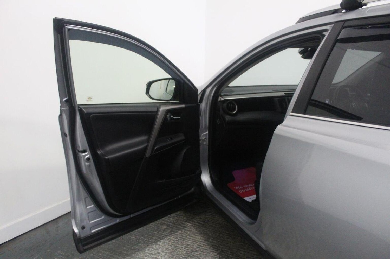 Used Toyota RAV4 2016 for sale - 77101359: Photo 27