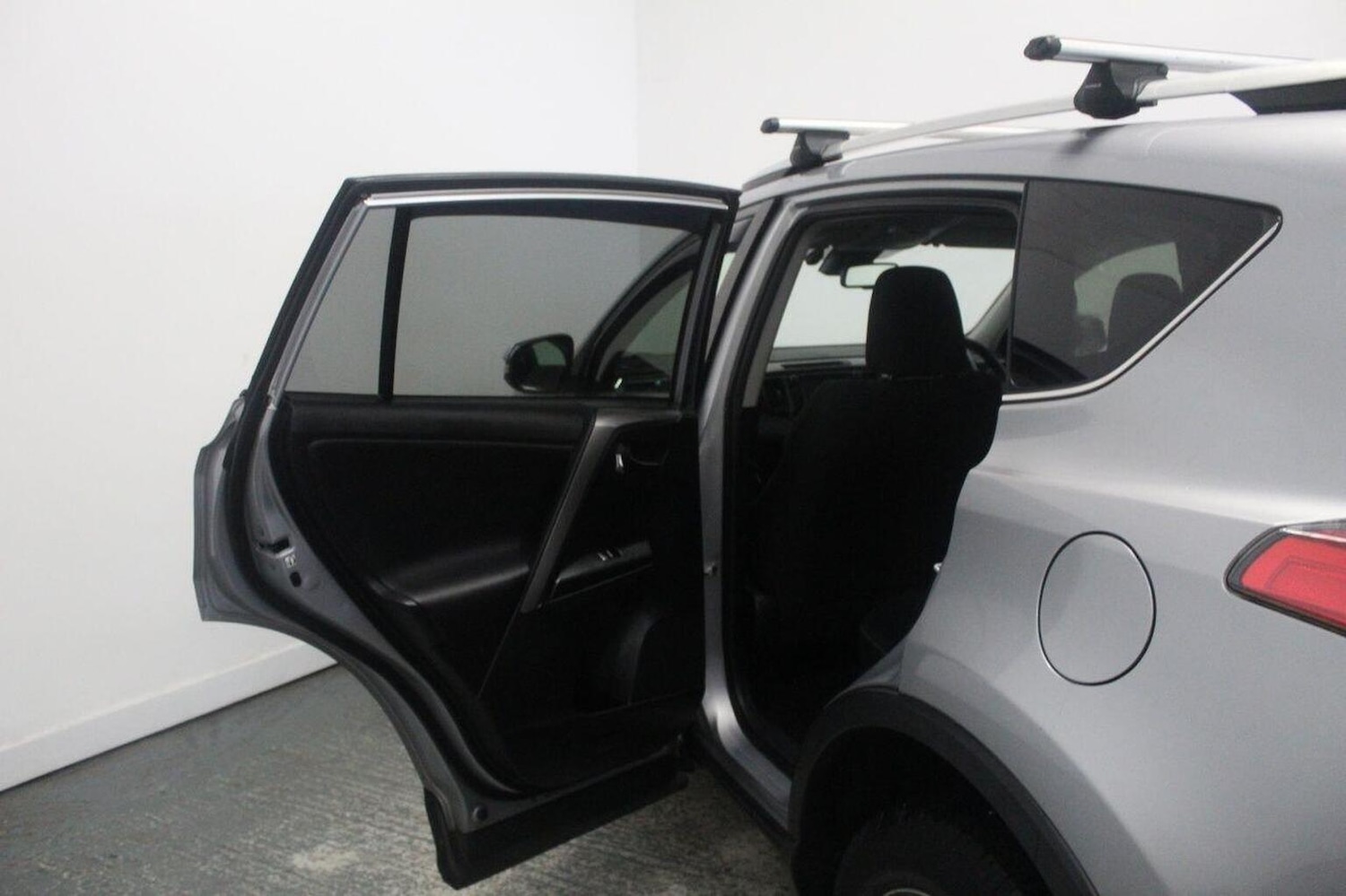 Used Toyota RAV4 2016 for sale - 77101359: Photo 28