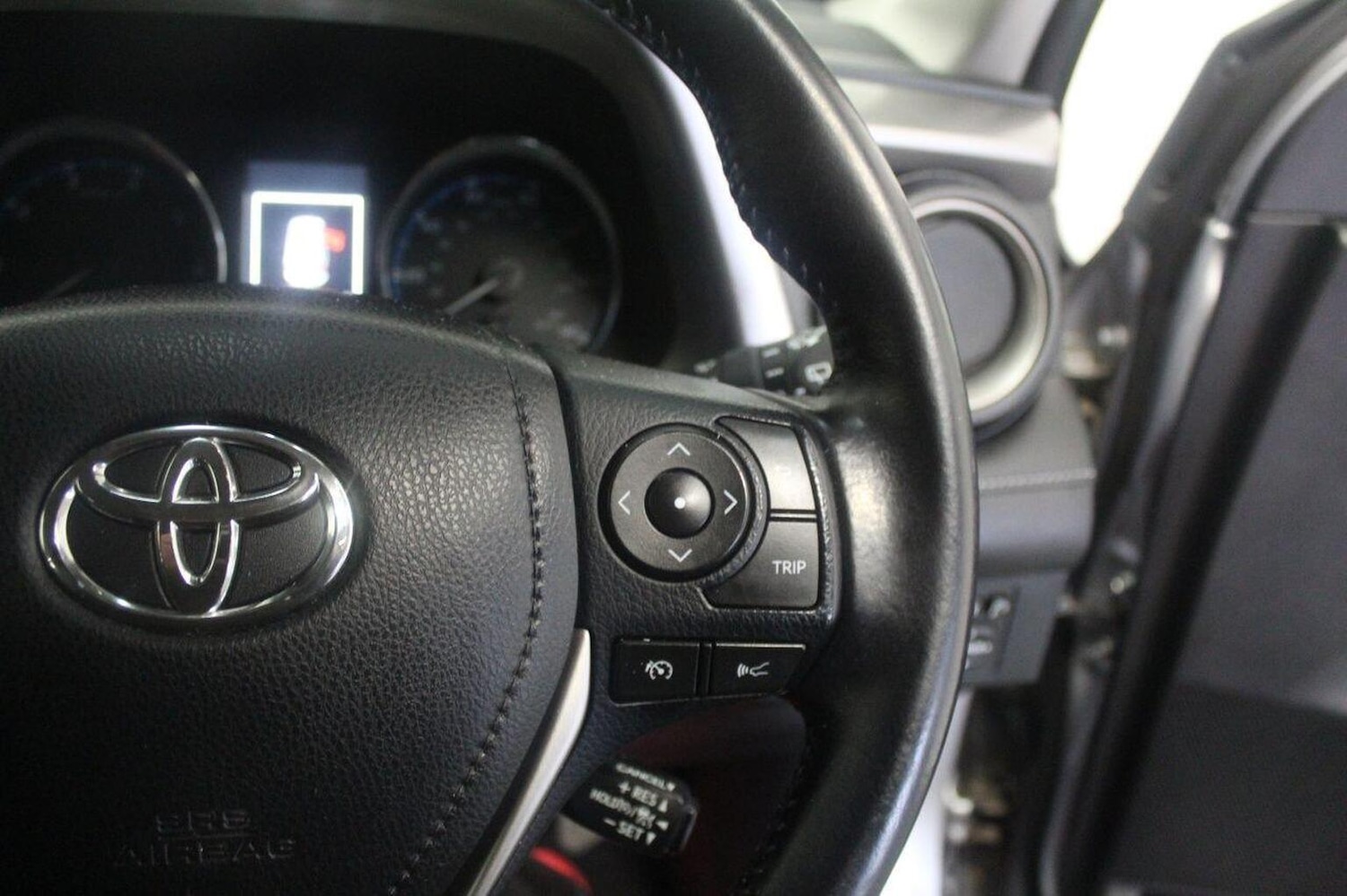 Used Toyota RAV4 2016 for sale - 77101359: Photo 47