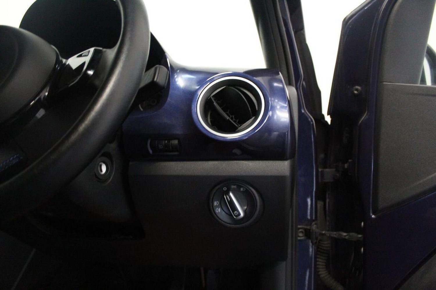 Used Volkswagen up! 2015 for sale - 77937795: Photo 39